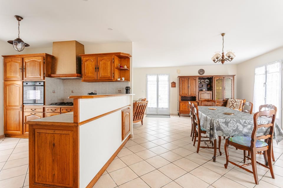 Property building, Kitchen or kitchenette, Living room