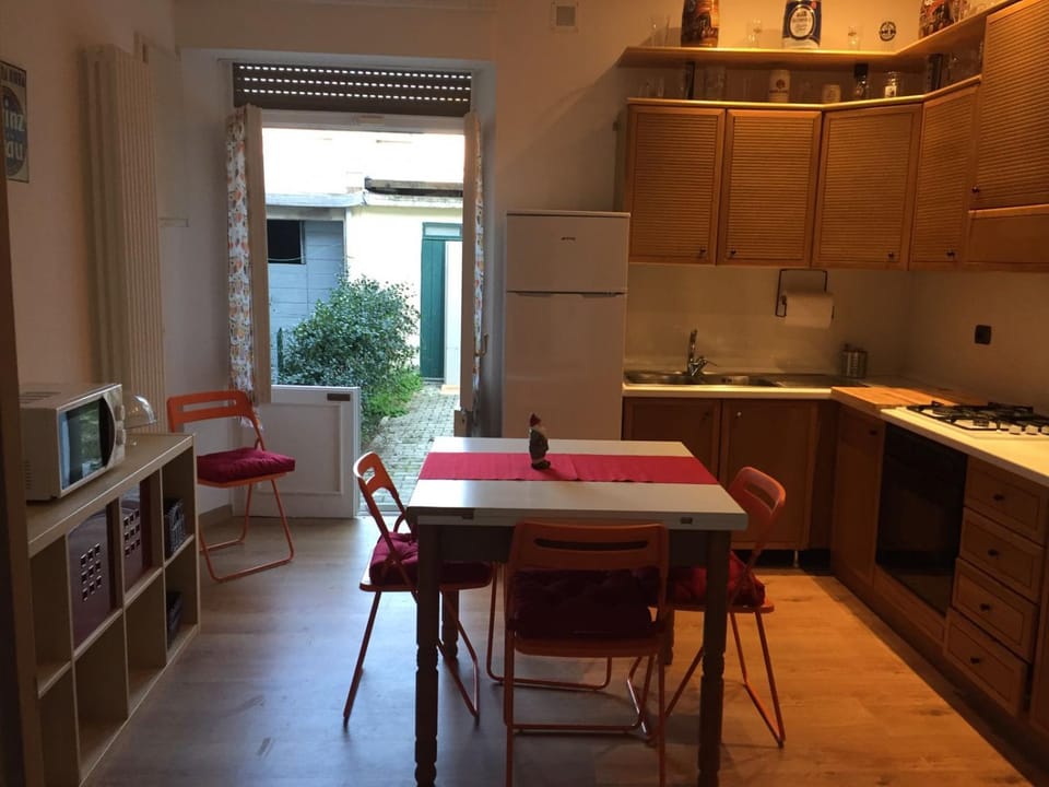 J02 - Jesi, quadrilocale piano terra con giardino Apartment in Umbria