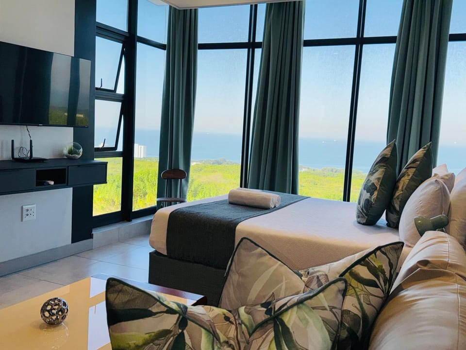 Communal lounge/ TV room, Bed, Natural landscape, TV and multimedia, Kitchen or kitchenette, Living room, Photo of the whole room, Seating area, Evening entertainment, Bedroom