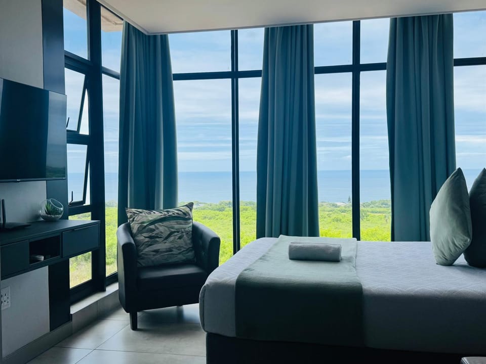 Communal lounge/ TV room, Bed, Natural landscape, Seating area, Evening entertainment, Bedroom