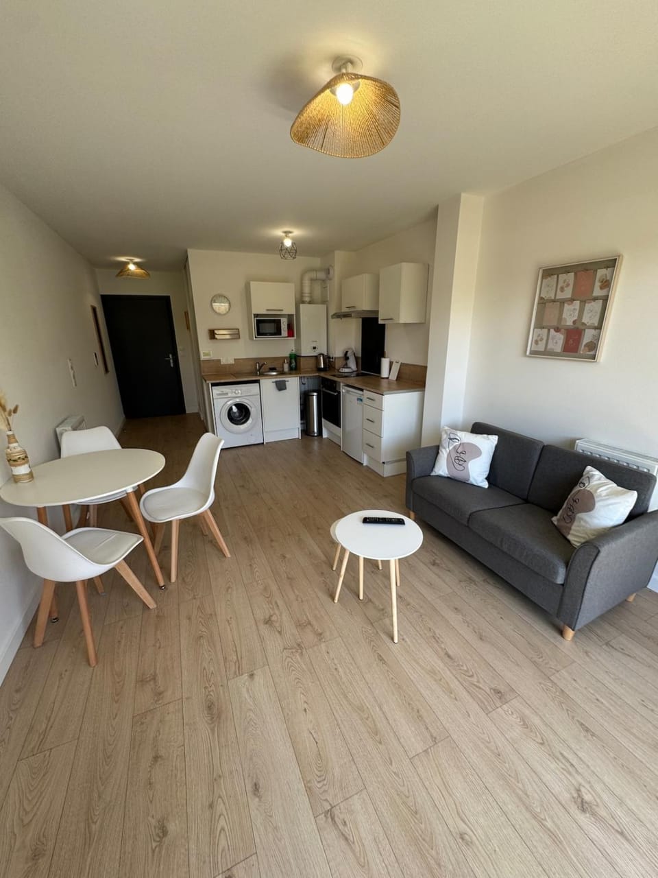 Living room, Seating area, Dining area