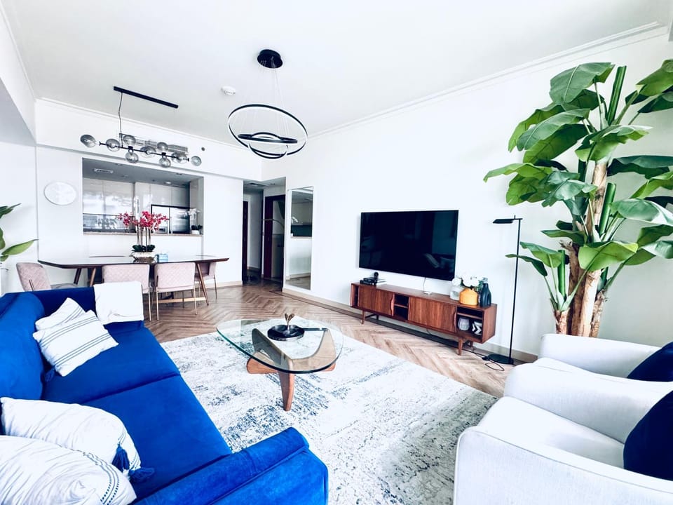 Communal lounge/ TV room, TV and multimedia, Living room, Seating area, Dining area