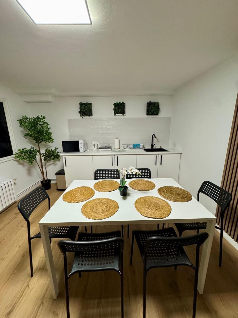 Communal lounge/ TV room, Kitchen or kitchenette, Seating area