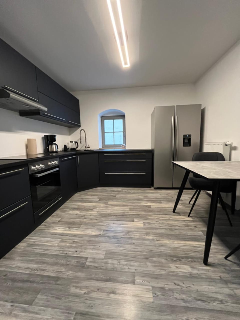 Kitchen or kitchenette, Dining area, oven, stove