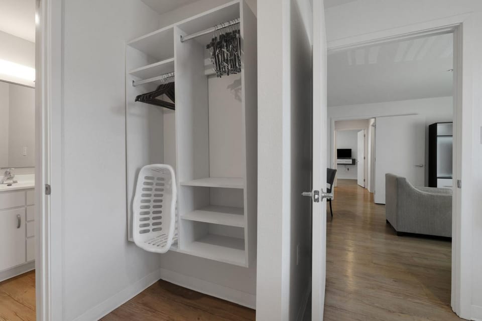 Simplicity At the Rim 1218 I Comfy 3 Bed 2 Bath Apartment in San Antonio