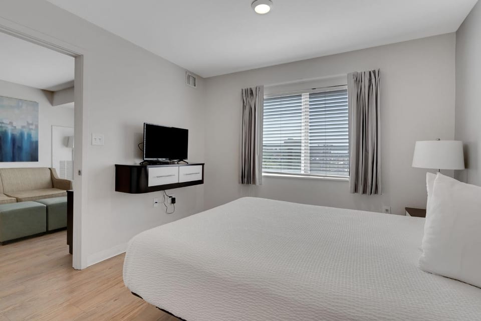 Simplicity At the Rim 1308 I Comfy 2 Bed 2 Bath Apartment in San Antonio