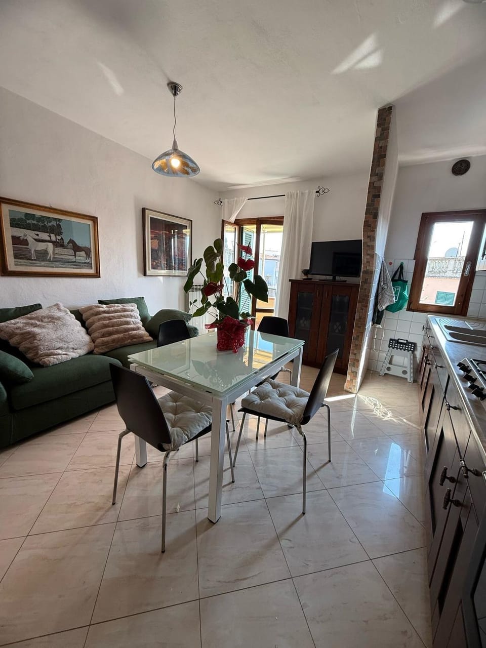 TV and multimedia, Living room, Dining area