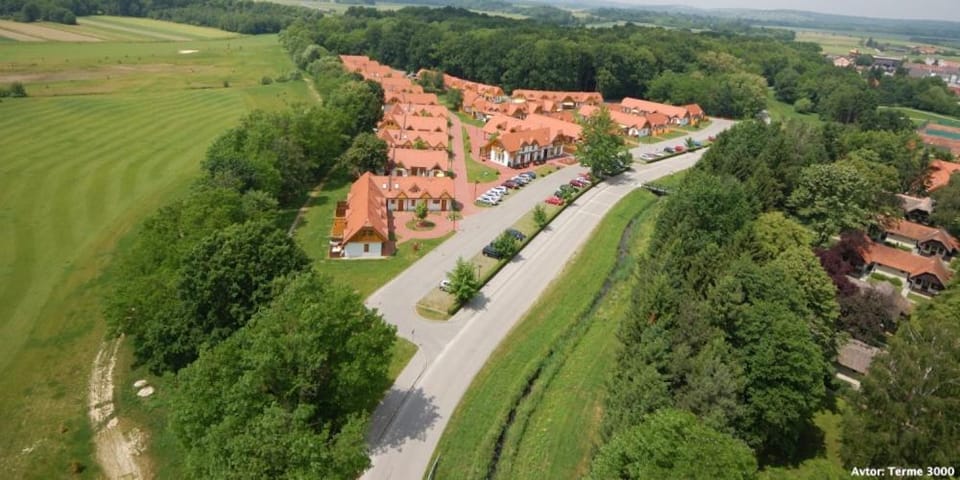 Property building, Neighbourhood, Natural landscape, Bird's eye view, Area and facilities