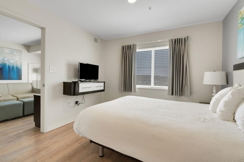 Simplicity At the Rim 1408 I Comfy 2 Bed 2 Bath Apartment in San Antonio