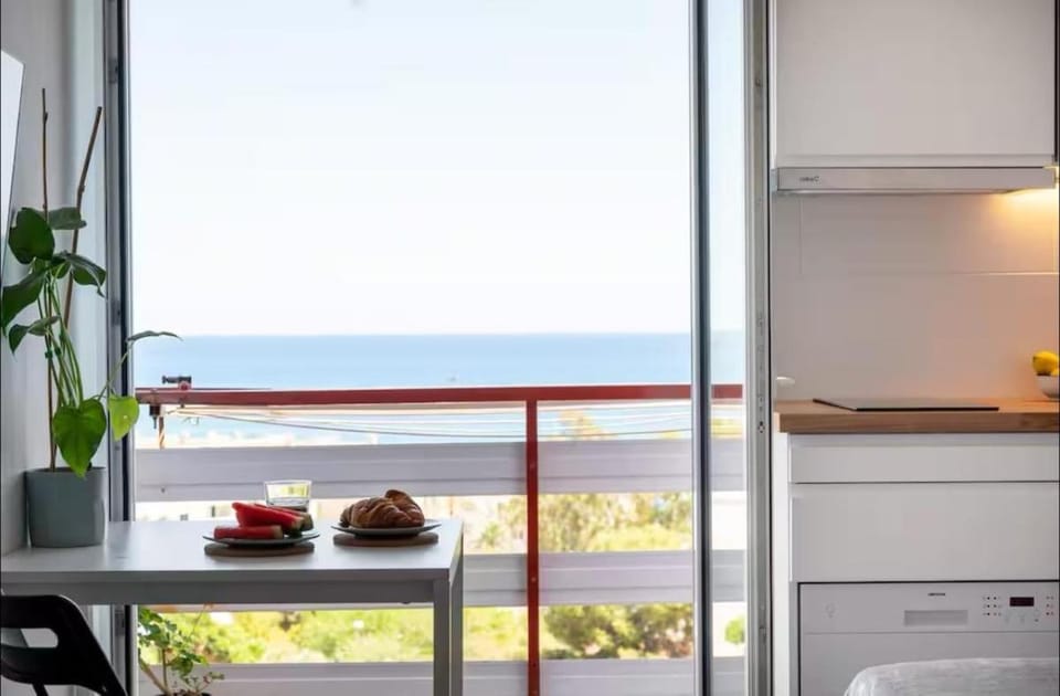Evans Realty BZ Estudio & Piscina & Centro & Playa Apartment in Benalmadena
