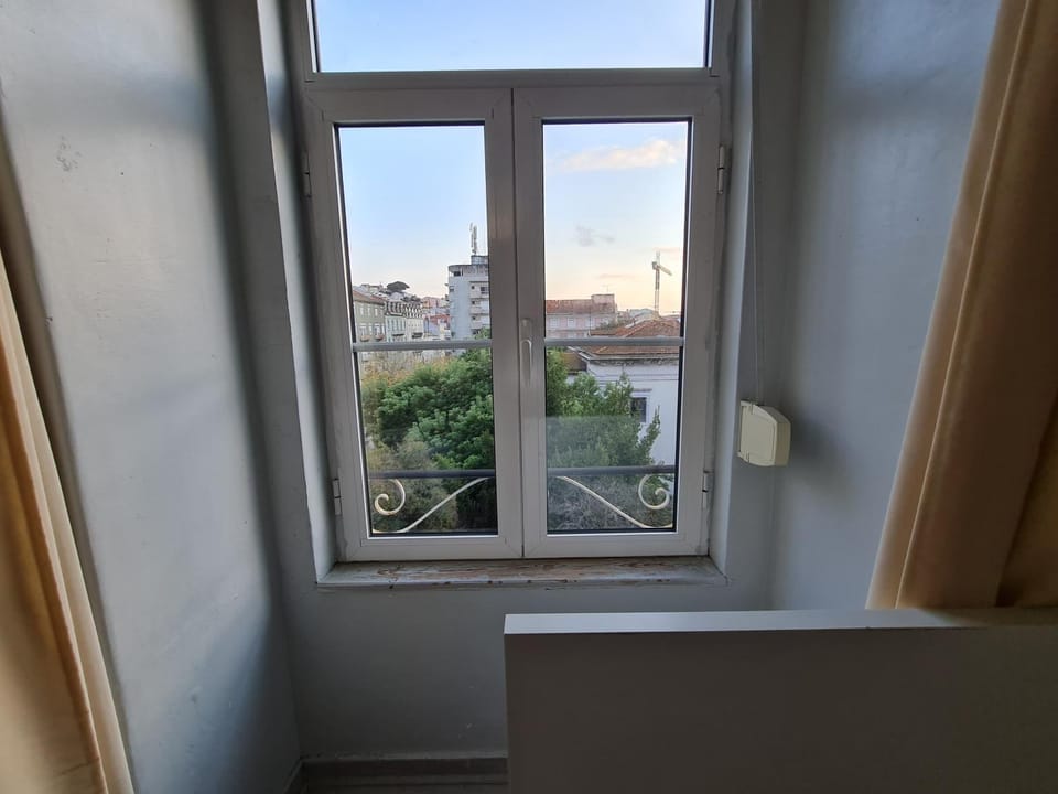 Shangri-La Hostel Anjos Bed and Breakfast in Lisbon