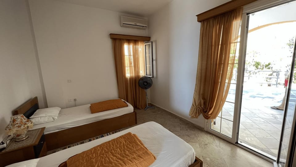 Bed, Photo of the whole room, Bedroom, air conditioner