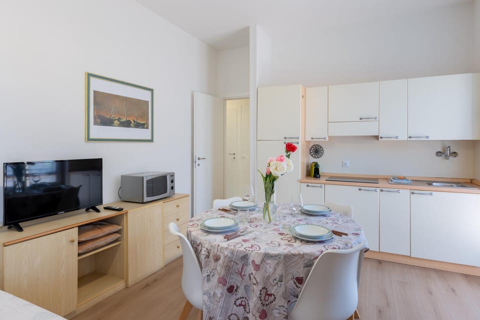 TV and multimedia, Living room, Dining area, kitchen