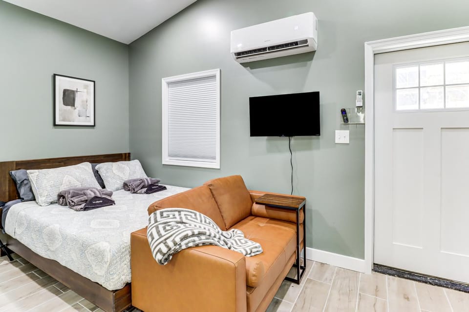 5 Mi to National Harbor: Stylish Apt w/ Patio! Apartment in District of Columbia