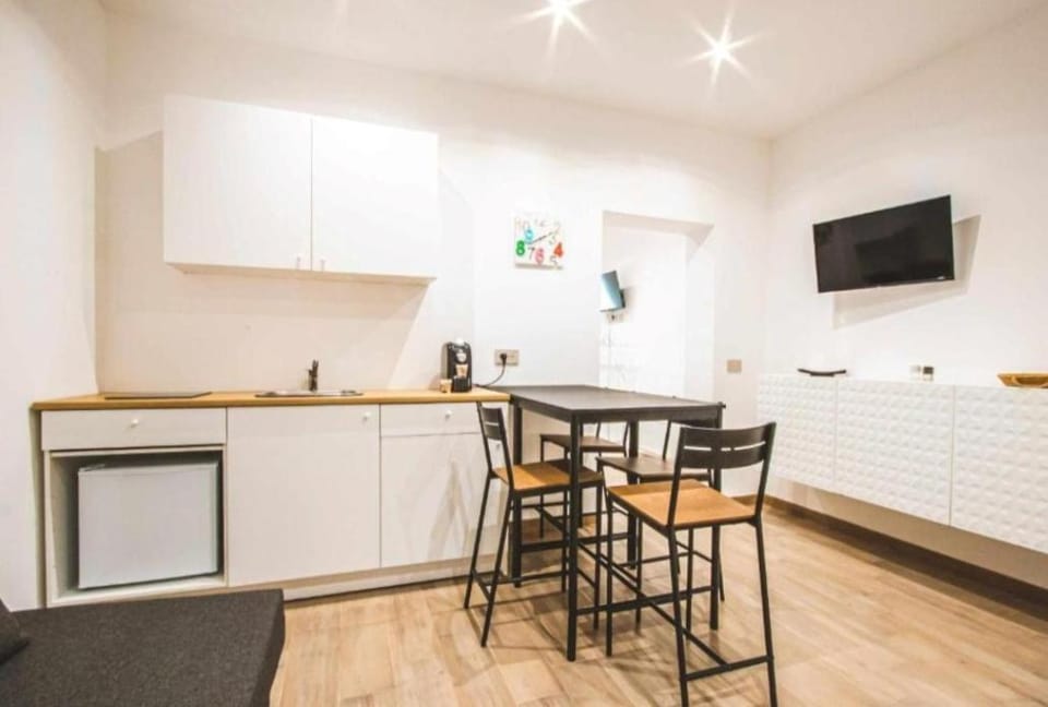TV and multimedia, Kitchen or kitchenette, Dining area, minibar, stove