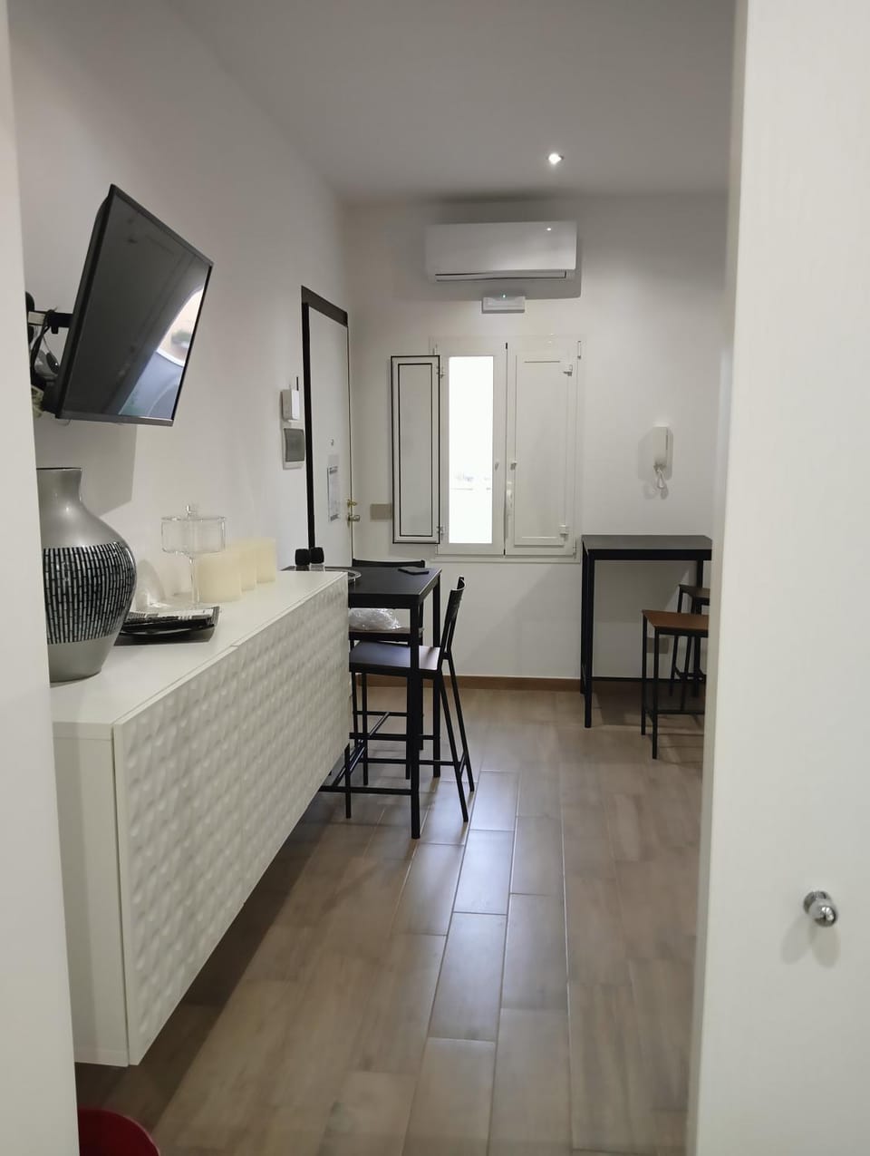 TV and multimedia, Dining area, air conditioner