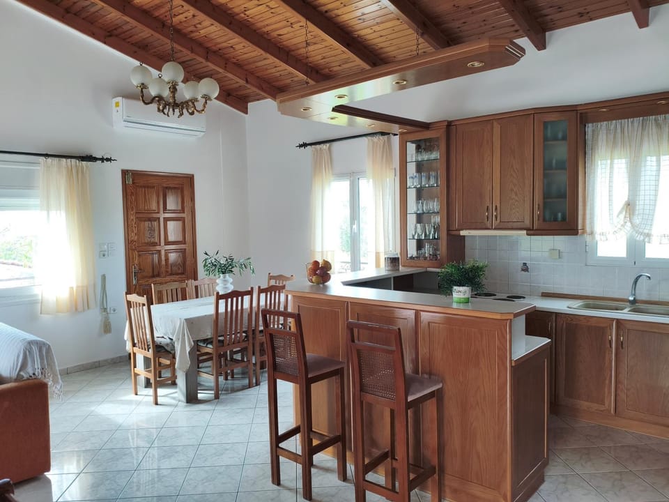 Kitchen or kitchenette, Living room, Dining area, Family