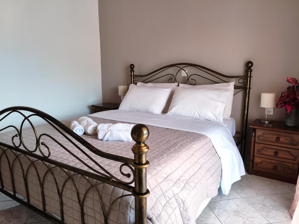 Bed, Bedroom, air conditioner