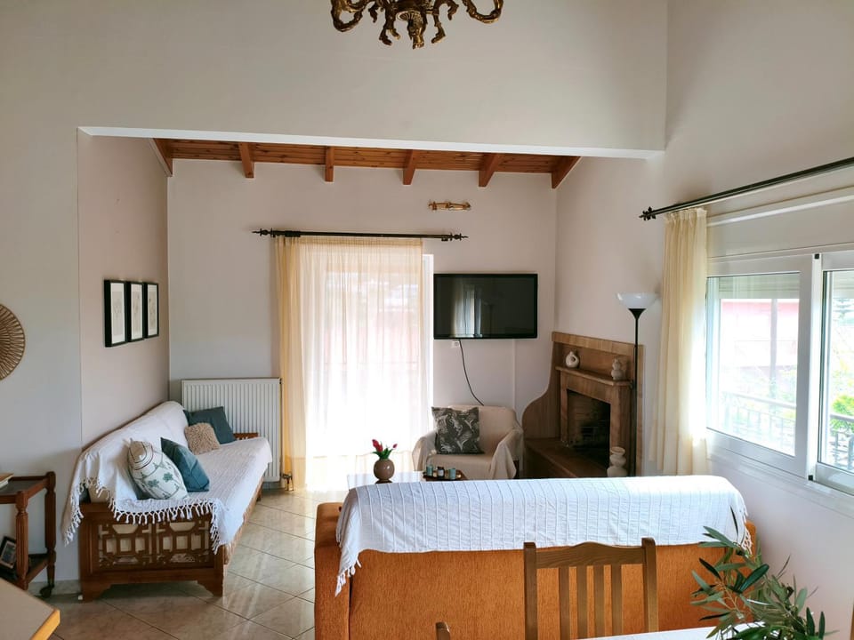 TV and multimedia, Living room, Sea view, fireplace, air conditioner