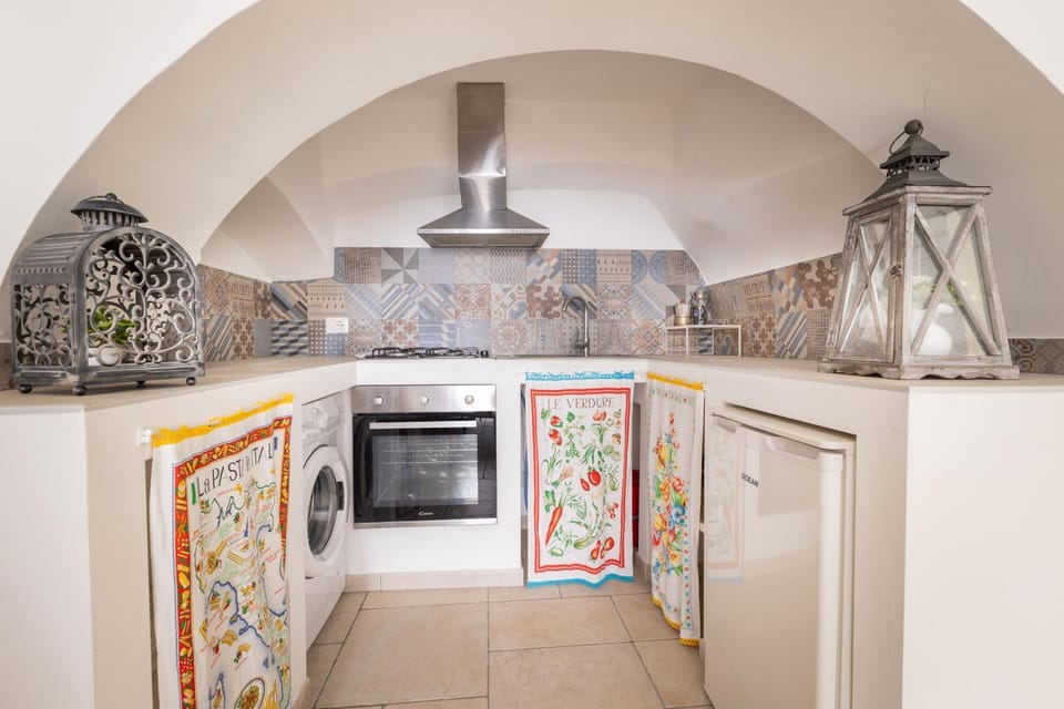 Kitchen or kitchenette, oven, stove