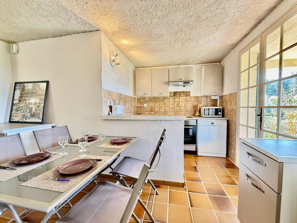 Paisible - Vue Mer - Jardin Apartment in Hyères