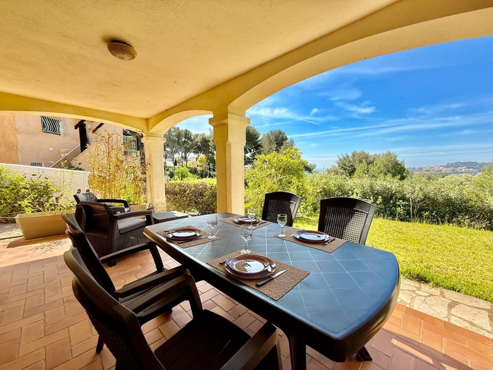 Paisible - Vue Mer - Jardin Apartment in Hyères