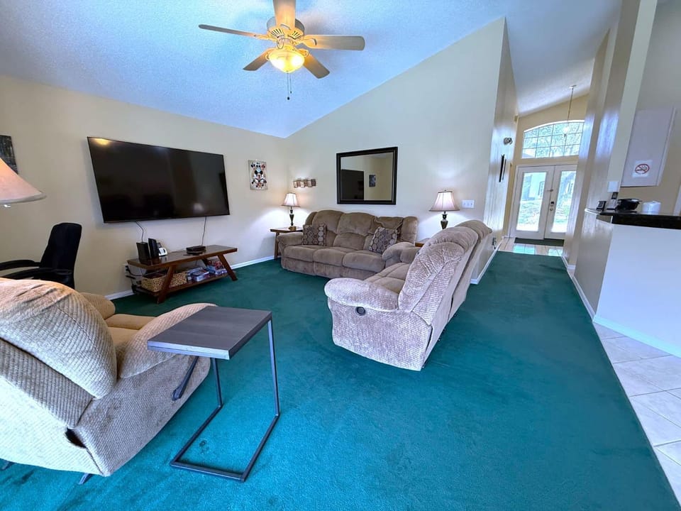 3-Bedroom Southern Dunes Pool Home Villa House in Haines City