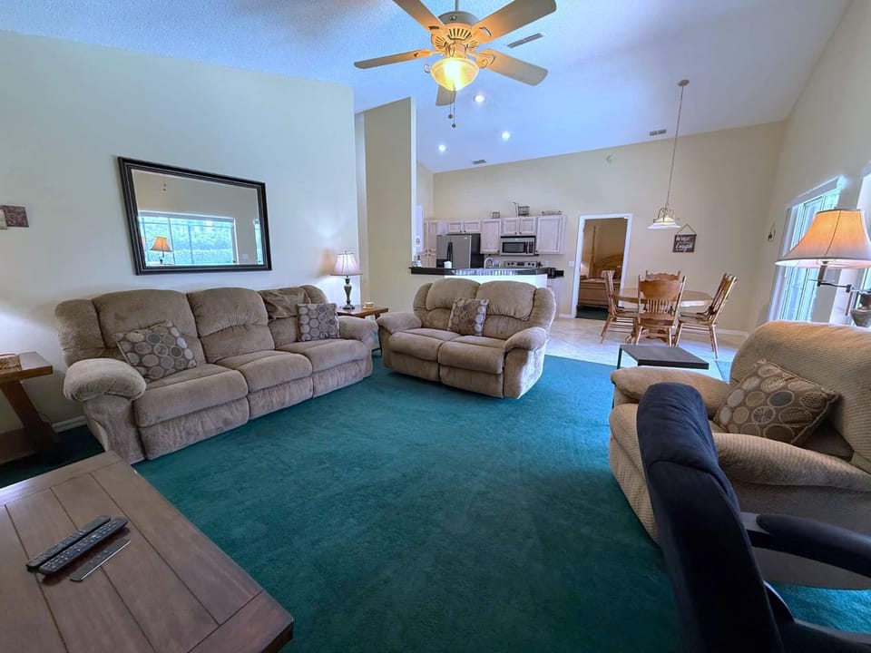 3-Bedroom Southern Dunes Pool Home Villa House in Haines City