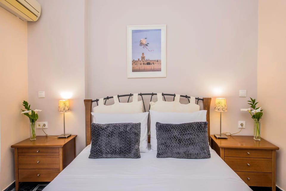 Bed, Photo of the whole room, Bedroom, air conditioner