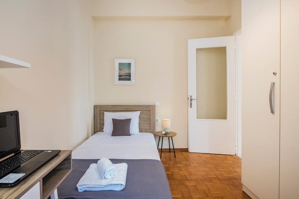Bed, Bedroom, towels, wardrobe