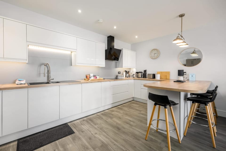 Sun-Soaked- Charming Views Overlooking the Harbour Apartment in Poole