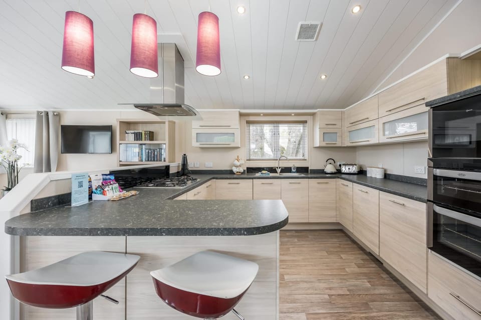 Kitchen or kitchenette, dishwasher, oven, pet friendly, stove, toaster