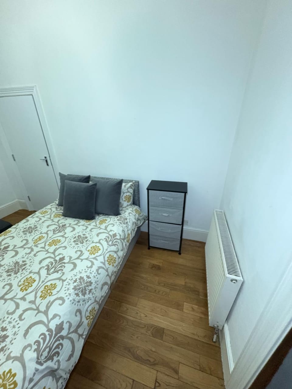 Cosy room 2 s Bed and Breakfast in London Borough of Croydon