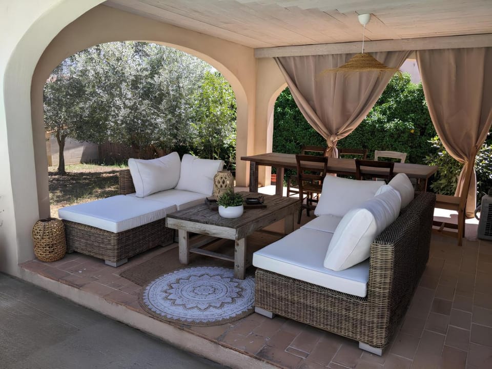 Garden, Living room