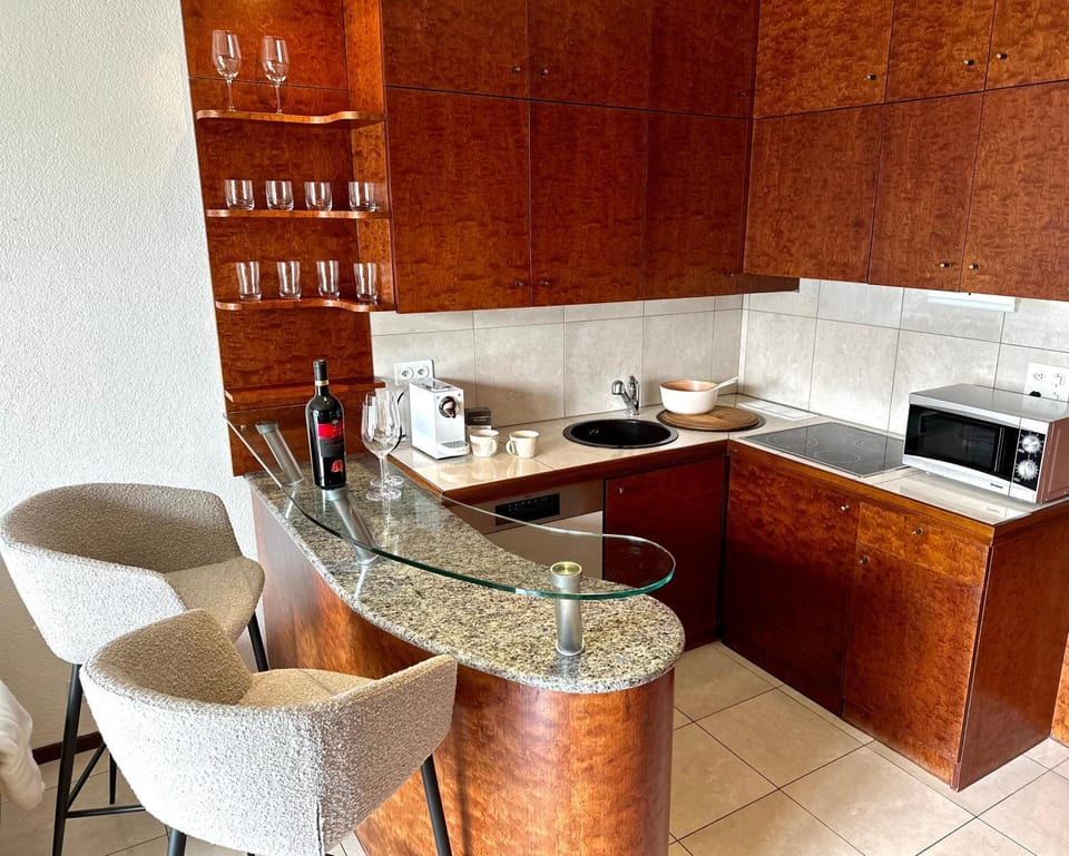 Kitchen or kitchenette, dishwasher, microwave, stove