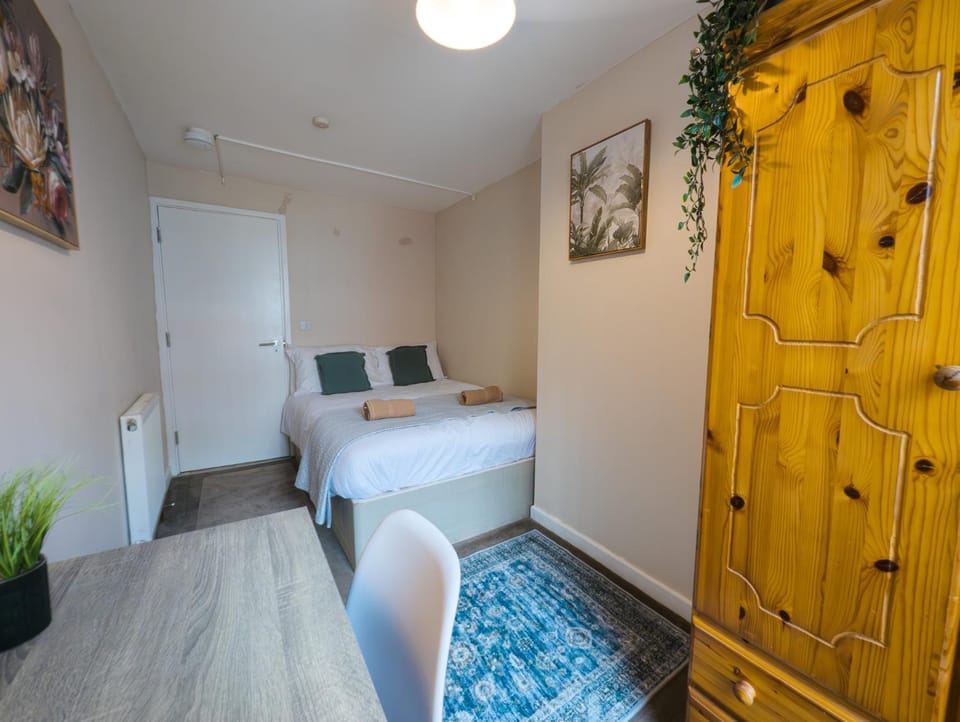 Bed, Photo of the whole room, Bedroom, wardrobe