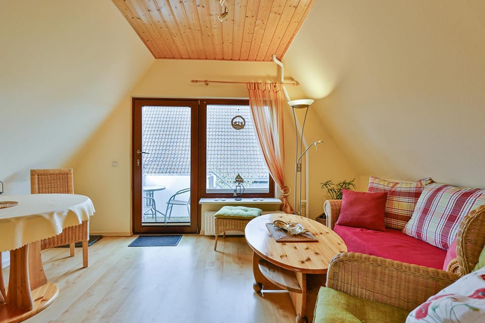 Ferienwohnung Heideweg, OG Apartment in Zingst