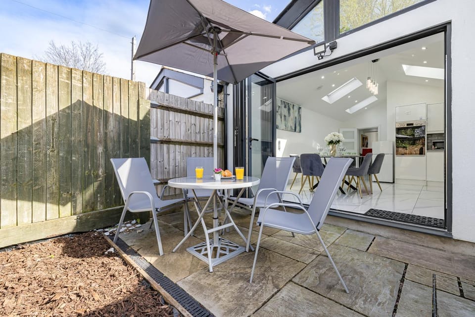 Property building, Day, Garden