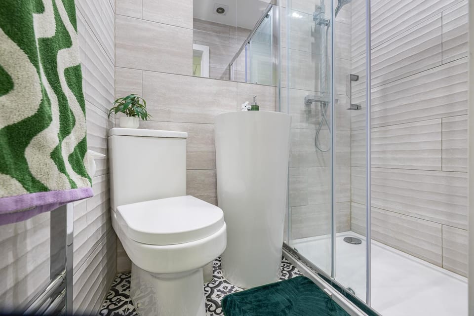 Shower, Toilet, Bathroom