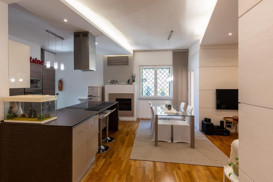 TV and multimedia, Kitchen or kitchenette, Dining area, dishwasher, oven, stove