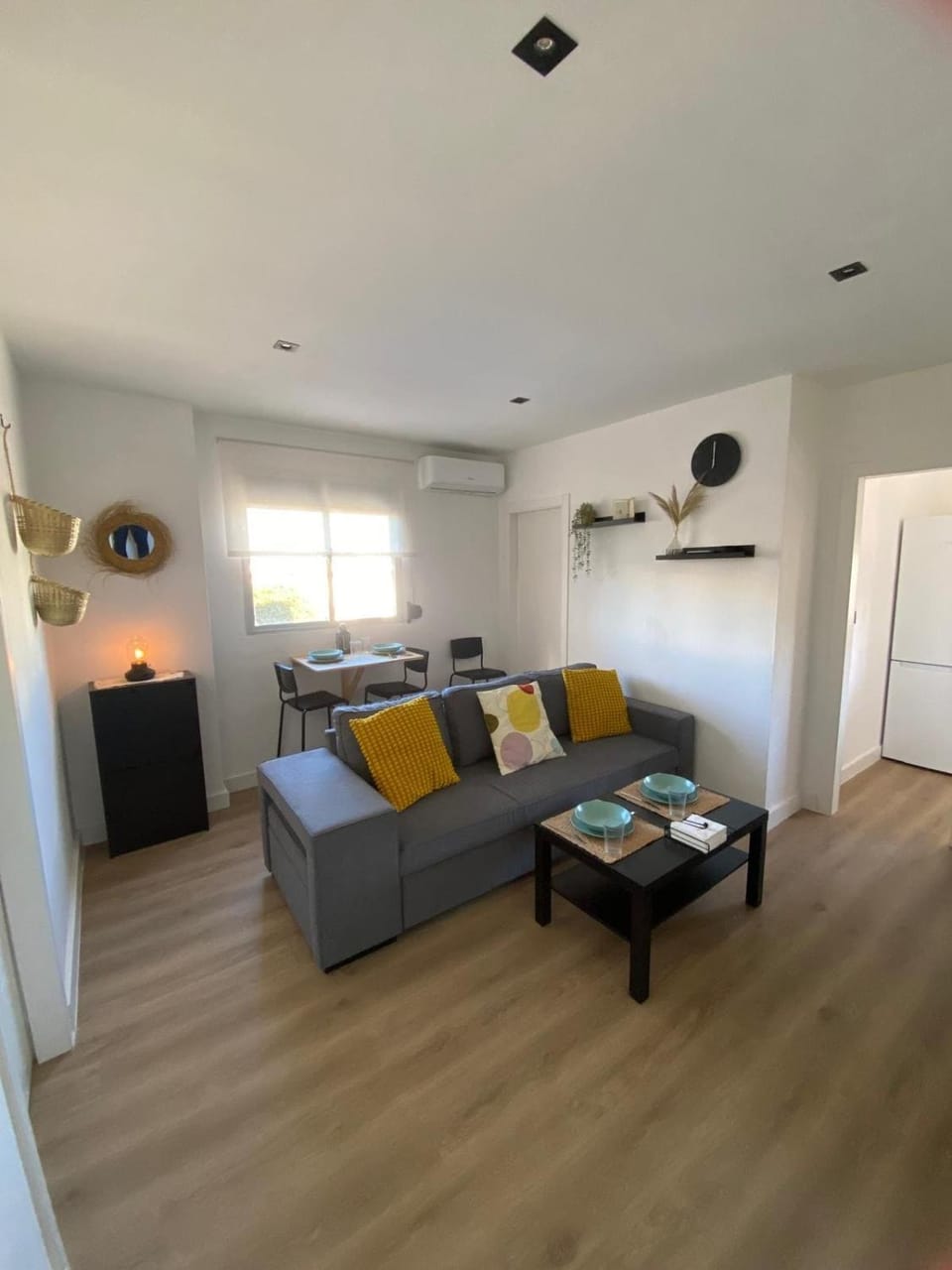 Communal lounge/ TV room, Living room, air conditioner