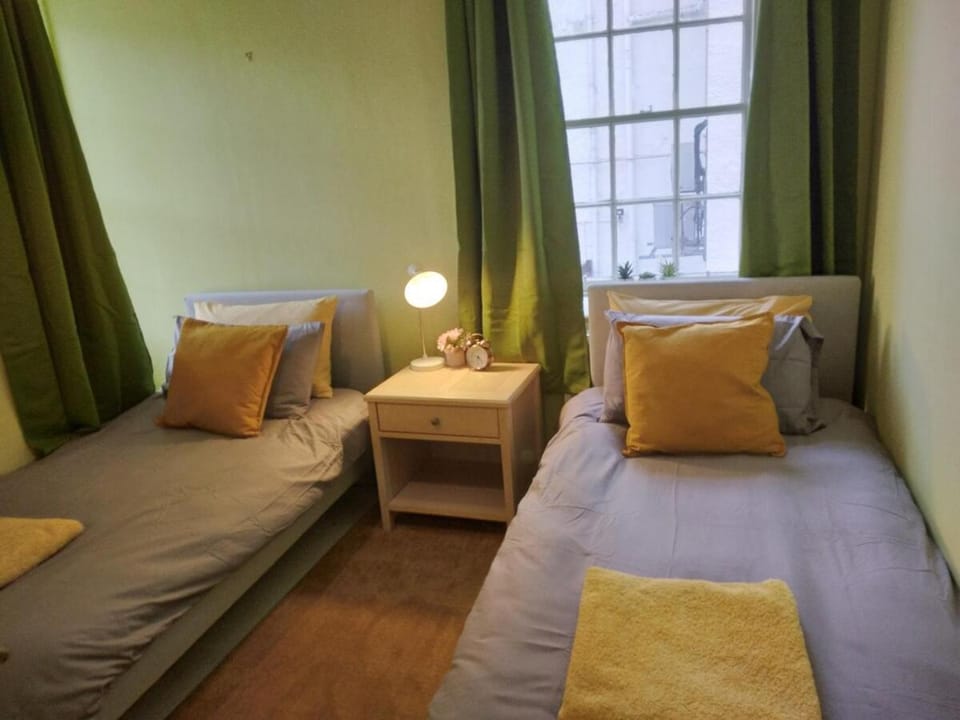 Cosy central 2 bedroom apartment - free parking Apartment in Inverness