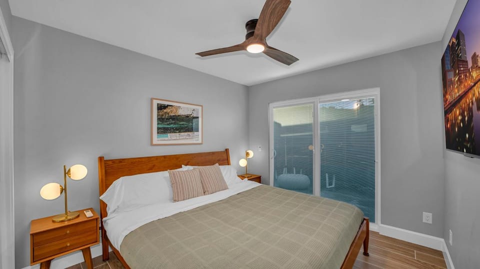Bed, TV and multimedia, bunk bed