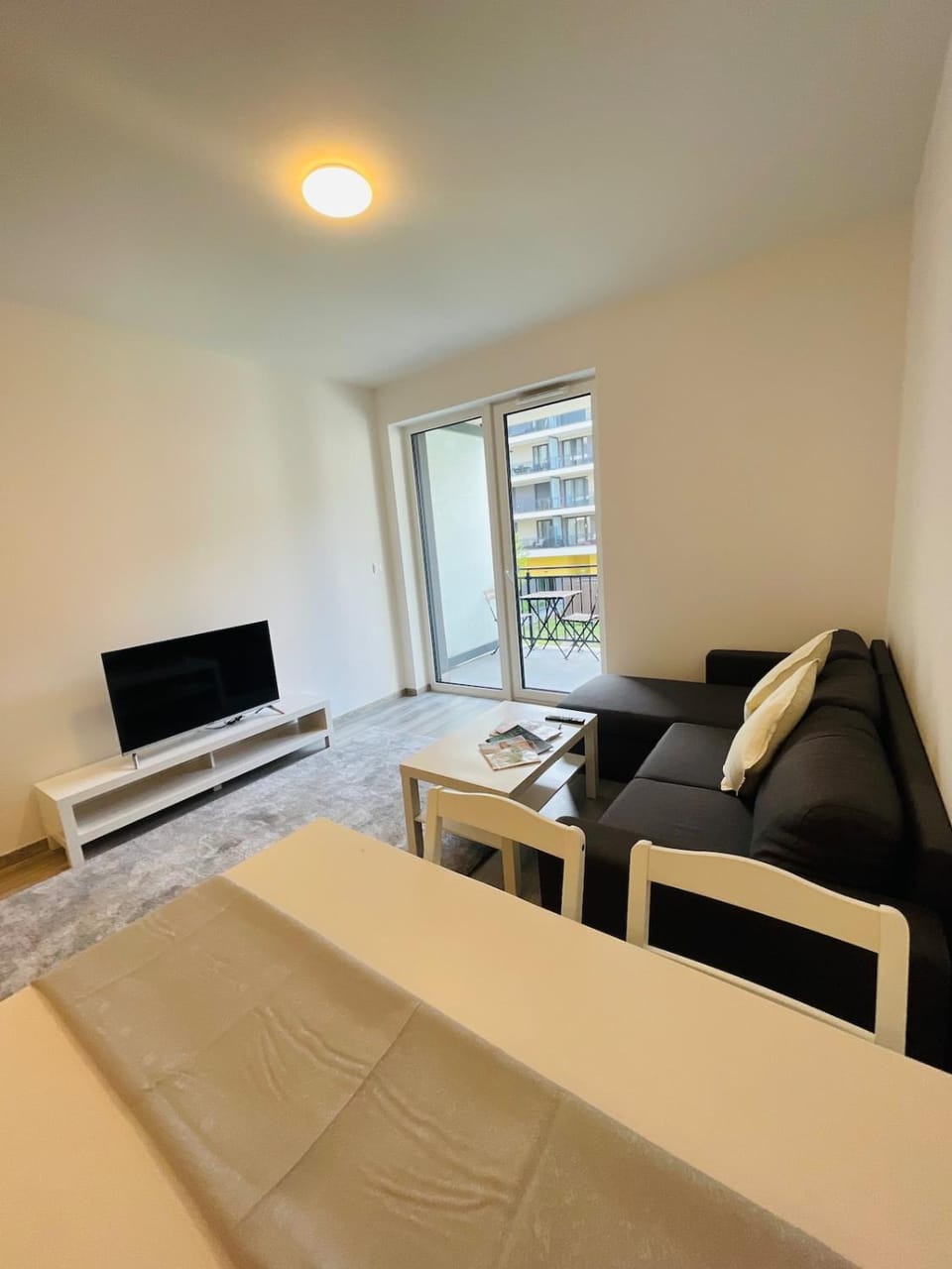 Communal lounge/ TV room, TV and multimedia, Living room, Seating area, Evening entertainment