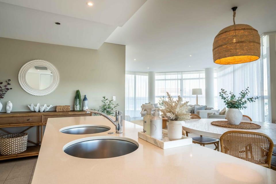 Dining area, kitchen