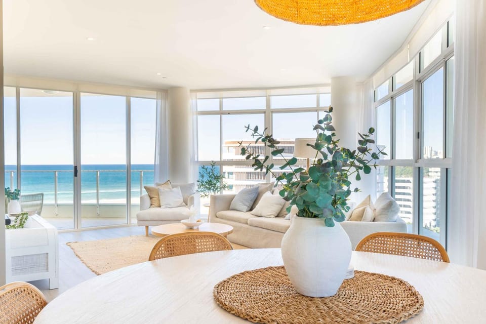 Natural landscape, Living room, Photo of the whole room, Seating area, Dining area, Beach, Sea view