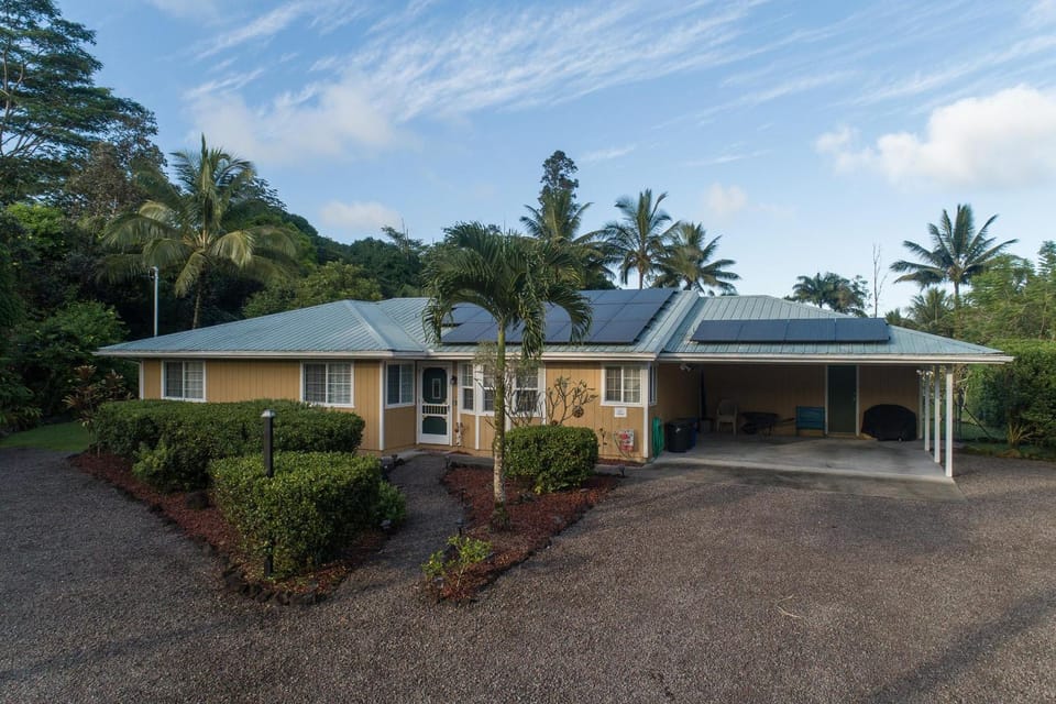 Hale O Makani House in Hawaiian Paradise Park