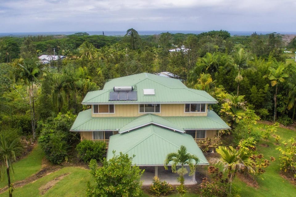 Maluhia Hale House in Hawaiian Paradise Park