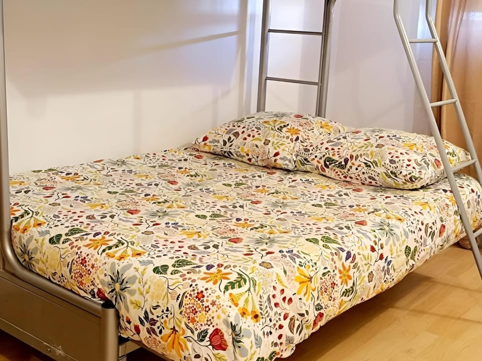 Bed, Photo of the whole room, Bedroom, bunk bed