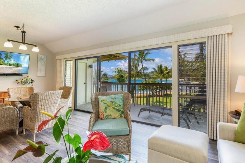 Lae Nani 333, Oceanview, Renovated and Gated House in Wailua